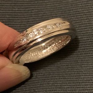 Sparkly women band ring